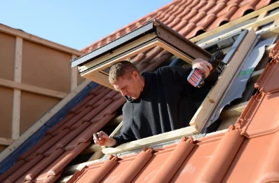 Pose de fenêtres de toit Velux à Goustranville
